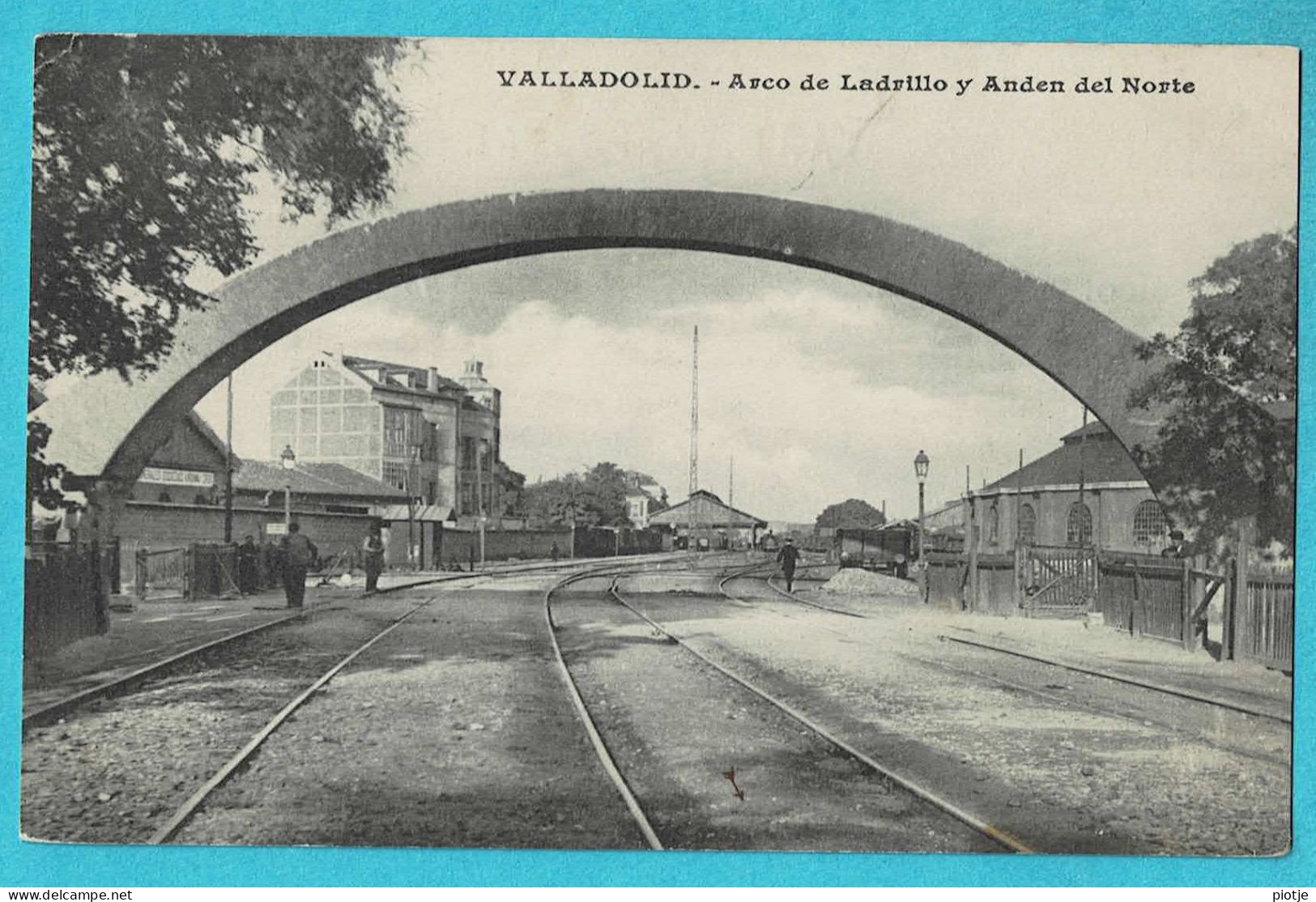 * Valladolid (Castilla Y Leon - España - Spain) * (J.H.) Arco De Ladrillo Y Anden Del Norte, La Gare, Bahnhof, Railway - Valladolid