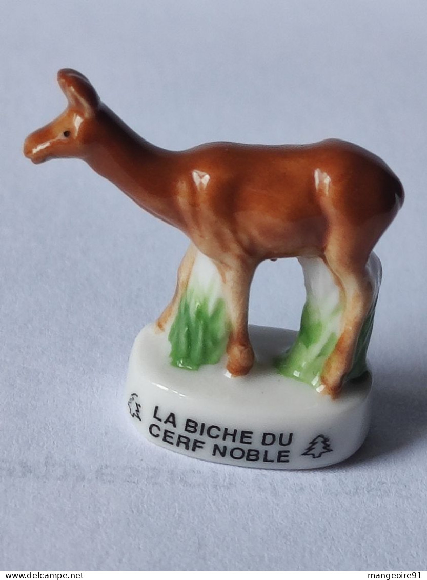 Fève / Fèves Atlas Les Animaux De La Forêt * La Biche Du Cerf Noble (T 3146) - Animaux