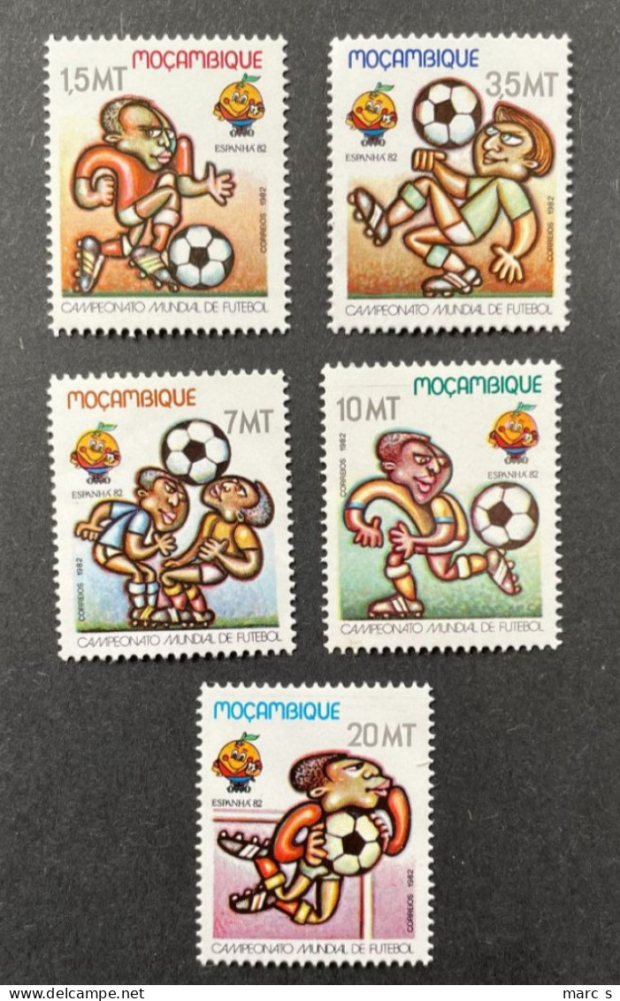 MOZAMBIQUE - 1982 - NEUF**/MNH - Série Complète Mi 884 /888 - YT 870 / 874 - FOOTBALL SOCCER COUPE MONDE SPAIN ESPAGNE - Mozambique