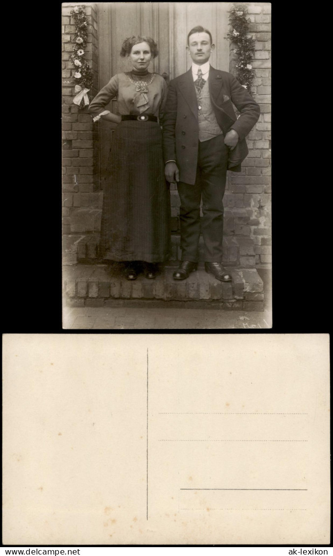 Hochzeitsfeier Mann Und Frau Vor Geschmückter Tür 1922 Privatfoto - Noces