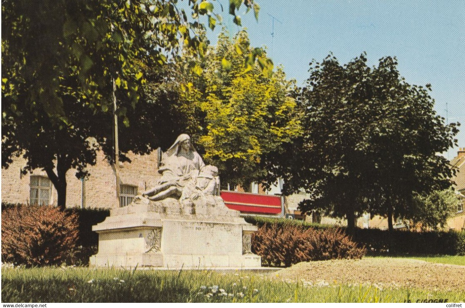 59 - Bavay - Le Monument Aux Morts - Bavay