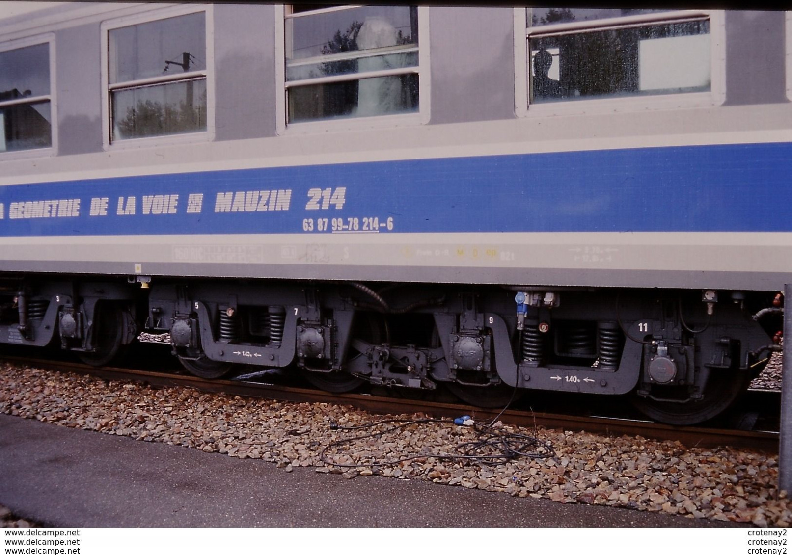 Photo Diapo Diapositive Slide TRAIN Wagon Voiture SNCF MAUZIN 214 Le 20/10/2001 VOIR ZOOM - Diapositives