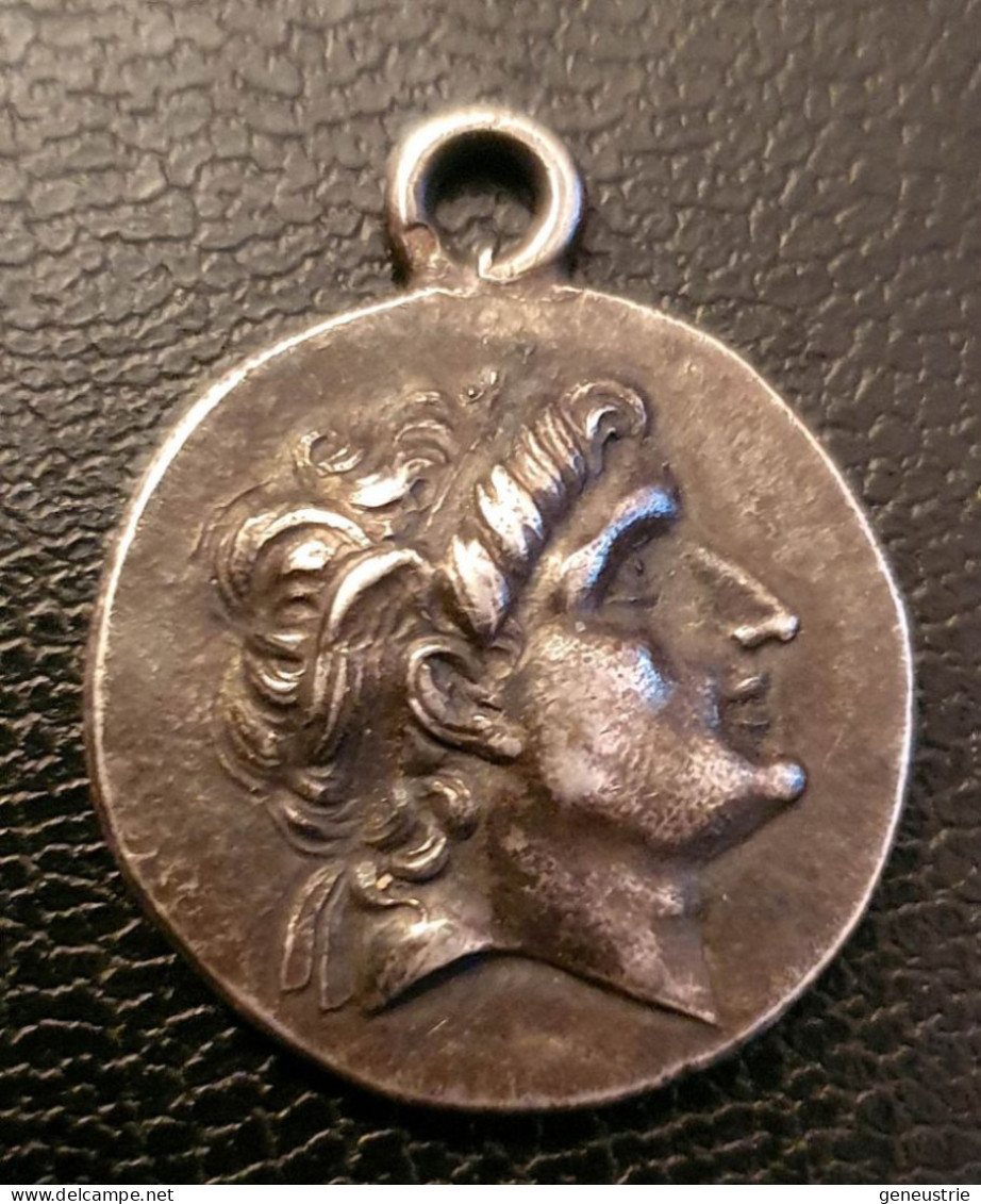 Belle Médaille Argent Faite D'une Pièce De Monnaie Grecque Antique (authentique ?) - Unknown Origin