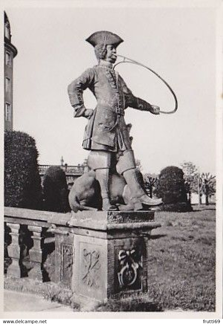 AK 206257 GERMANY - Moritzburg I. Sa. - Jagdschloß - Jägerfigur Am Haupteingang - Moritzburg