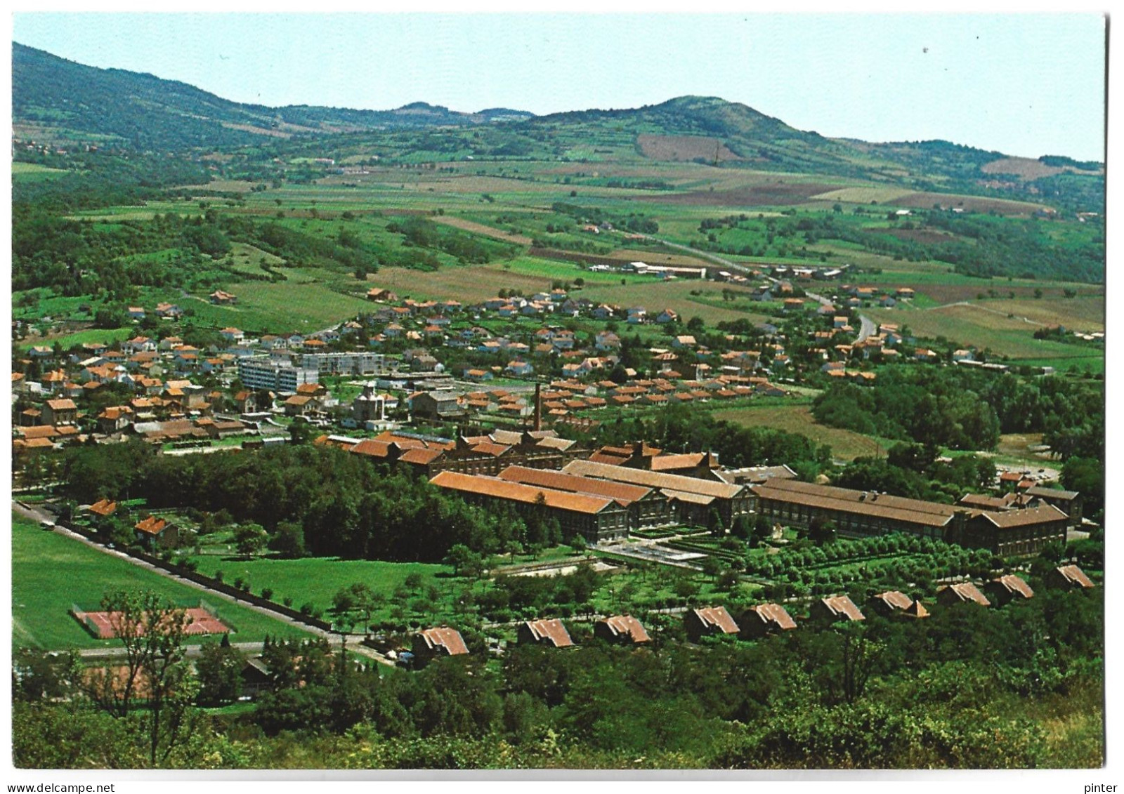 VIC LE COMTE - LONGUES - Vue Générale Et Papeterie De La Banque De France - Vic Le Comte