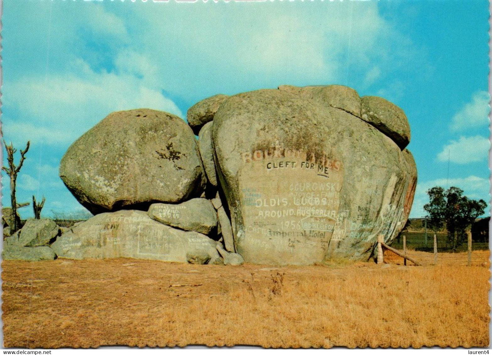 6-3-2025 (2 Y 16) Australia - NSW -  Armidale - Thunderbolt's Rock (carving) - Autres & Non Classés