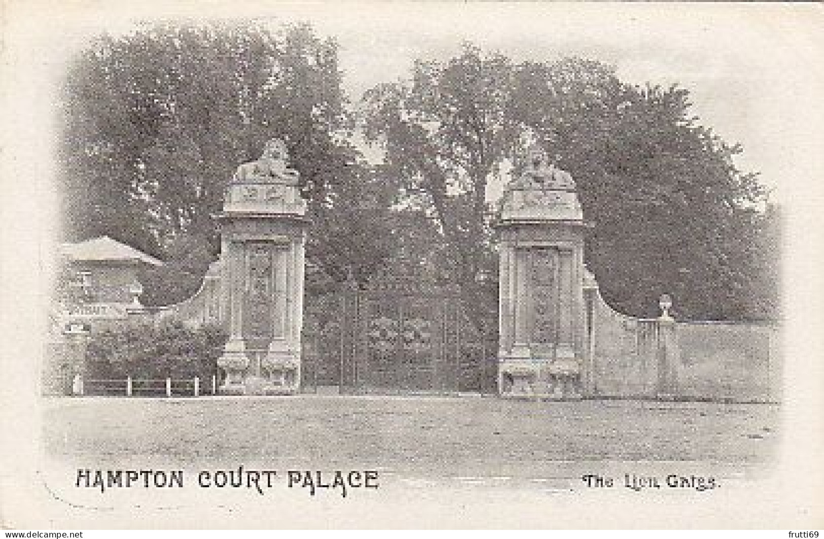 AK 206308 ENGLAND - London - Hampton Court Palace - The Lion Gates - Hampton Court
