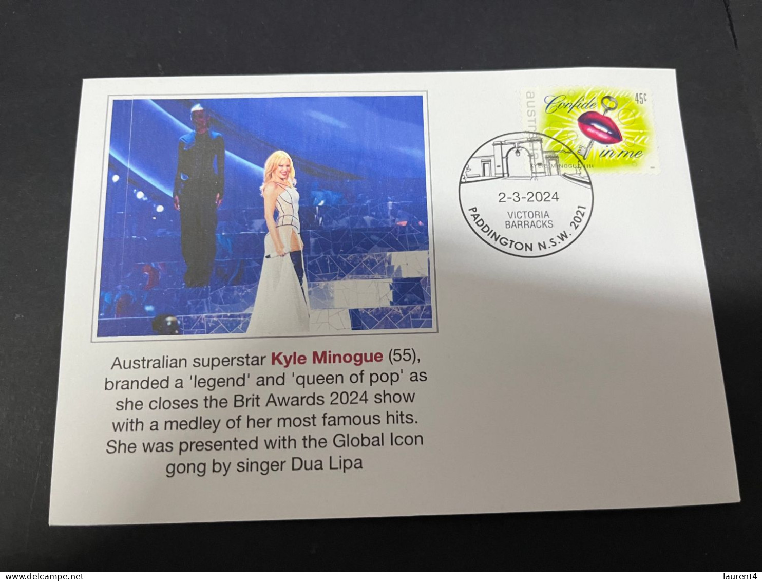 6-3-2024 (2 Y 17) Kylie Minogue Receive The Global Icon Gong At The 2024 Brit Music Awards (Kylie Confide In Me Stamp) - Sänger