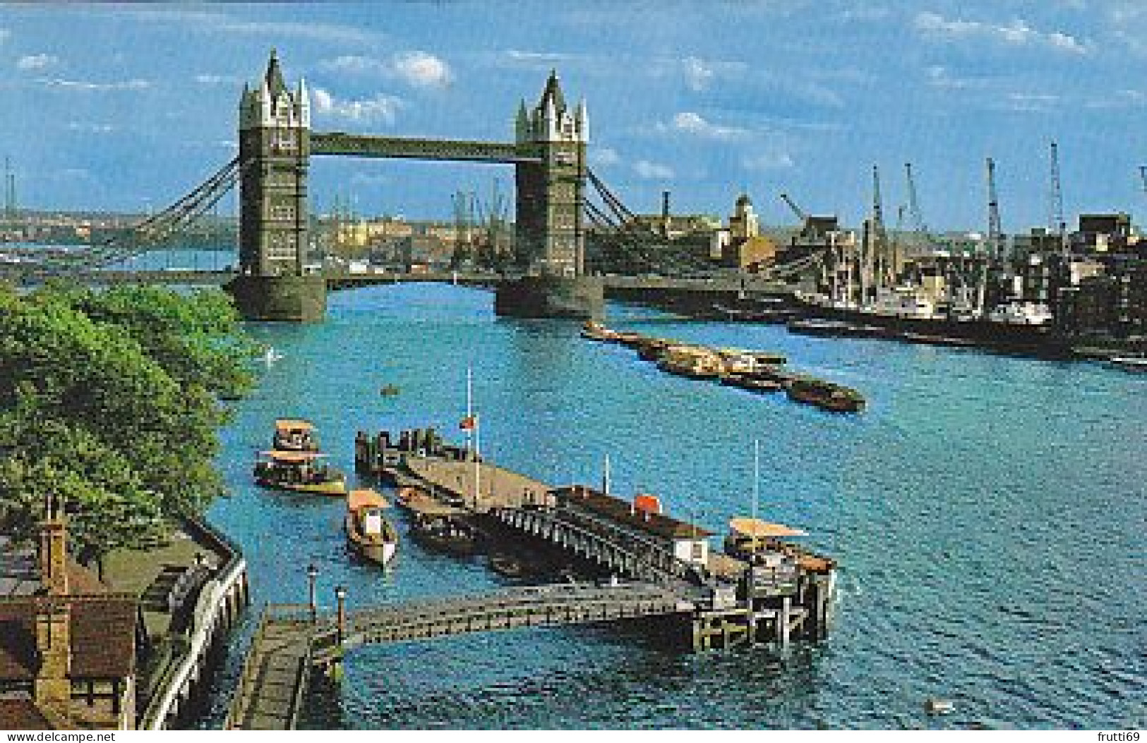 AK 206327 ENGLAND - London - Tower Bridge And Port Of London - River Thames