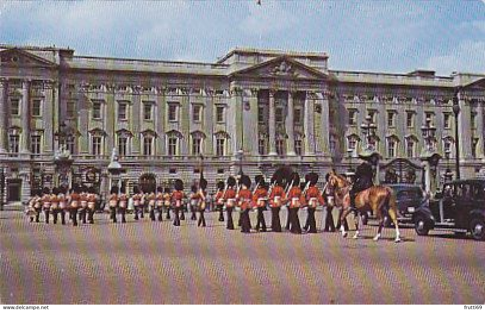 AK 206360 ENGLAND - London - Guards Arriving At Buckingham Palace - Buckingham Palace
