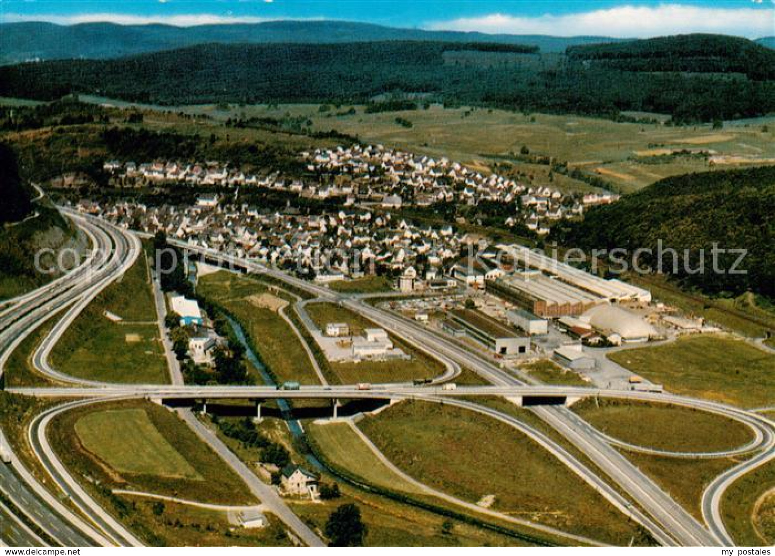 73813897 Dillenburg Autobahnauffahrt Mit Blick Auf Sechheiden Fliegeraufnahme Di - Dillenburg