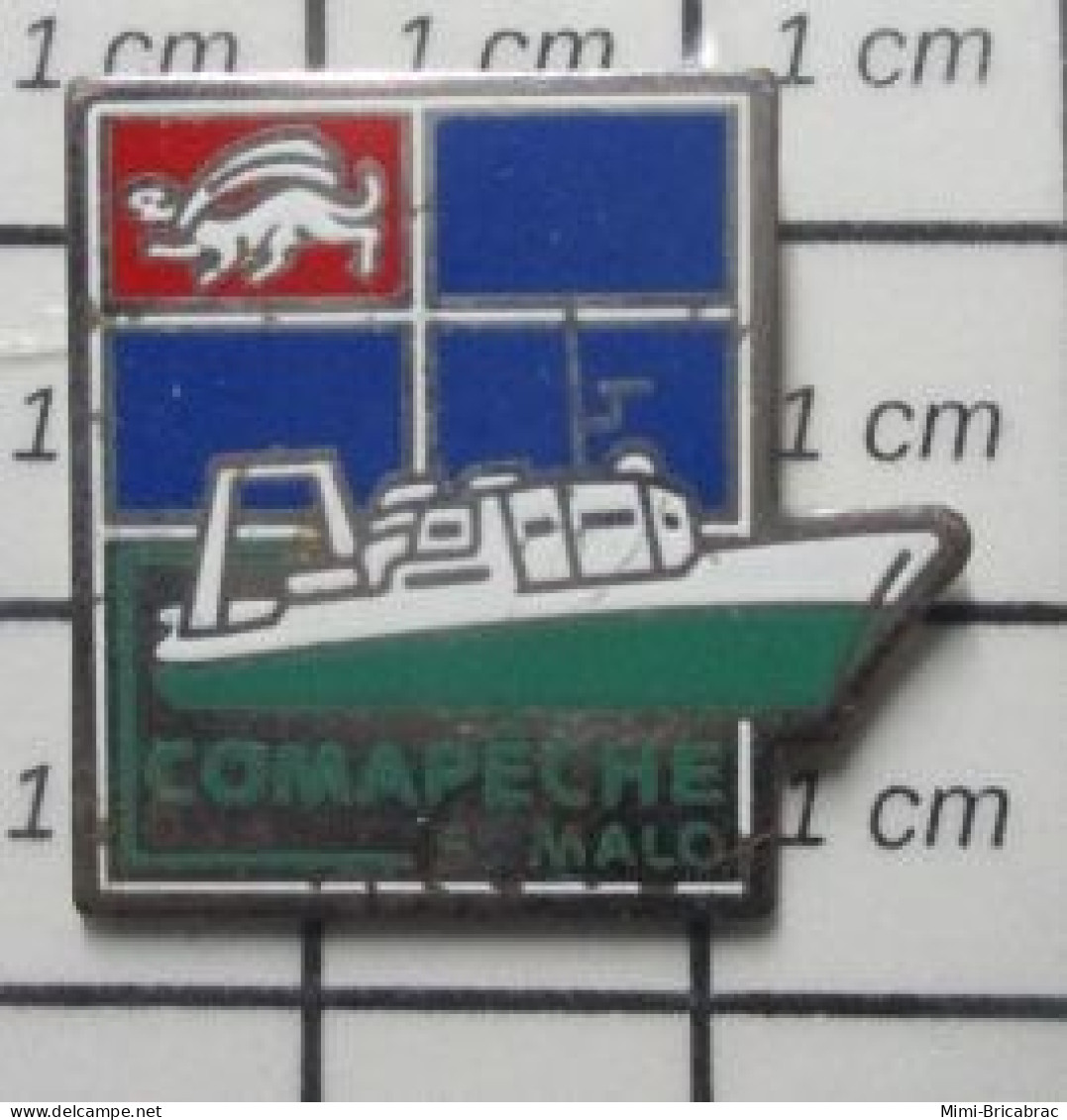 718B Pin's Pins / Rare Et De Belle Qualité /  BATEAUX : COMAPECHE CHALUTIER ST MALO - Barcos