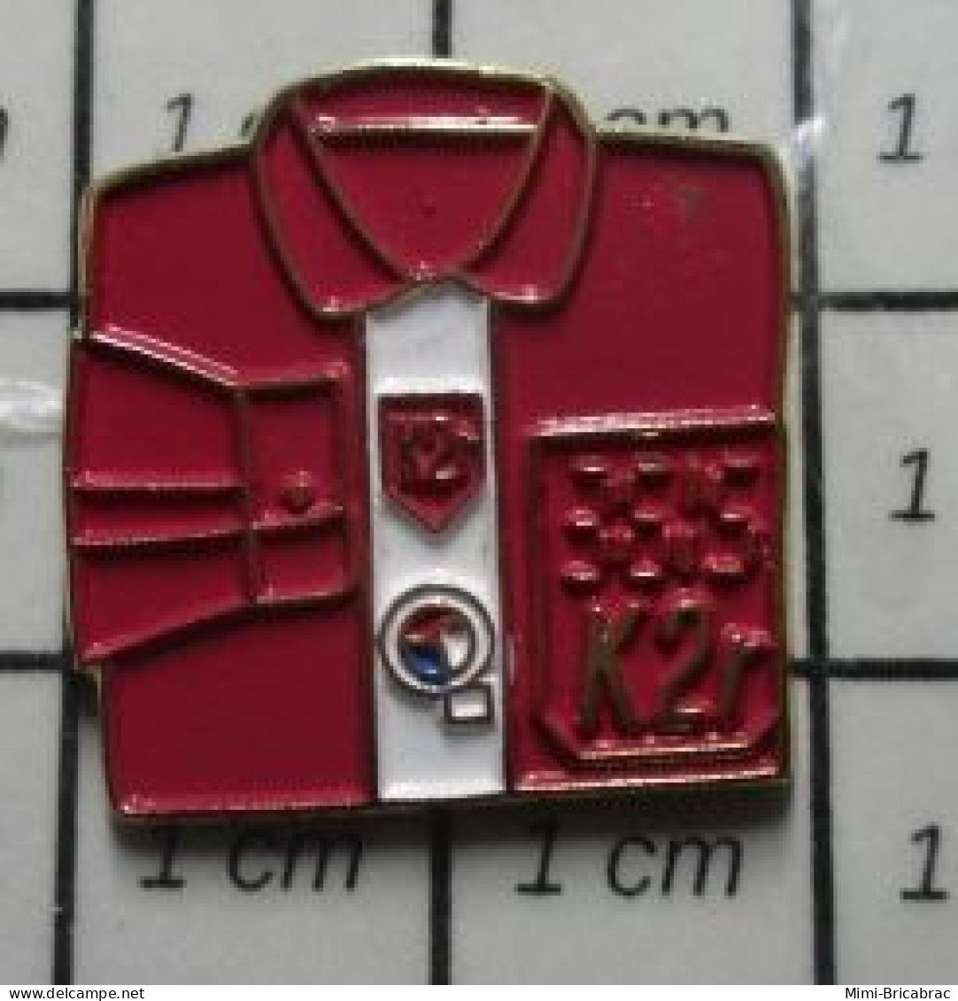 717 Pin's Pins / Beau Et Rare / INFORMATIQUE / MINITEL 36.15 K2R CHEMISE ROUGE SANG - Informatica