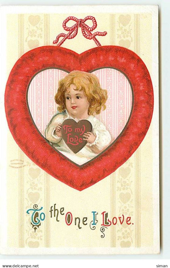 N°18118 - Carte Gaufrée - Clapsaddle -To The One I Love - Fillette Au Milieu D'un Coeur - Saint-Valentin