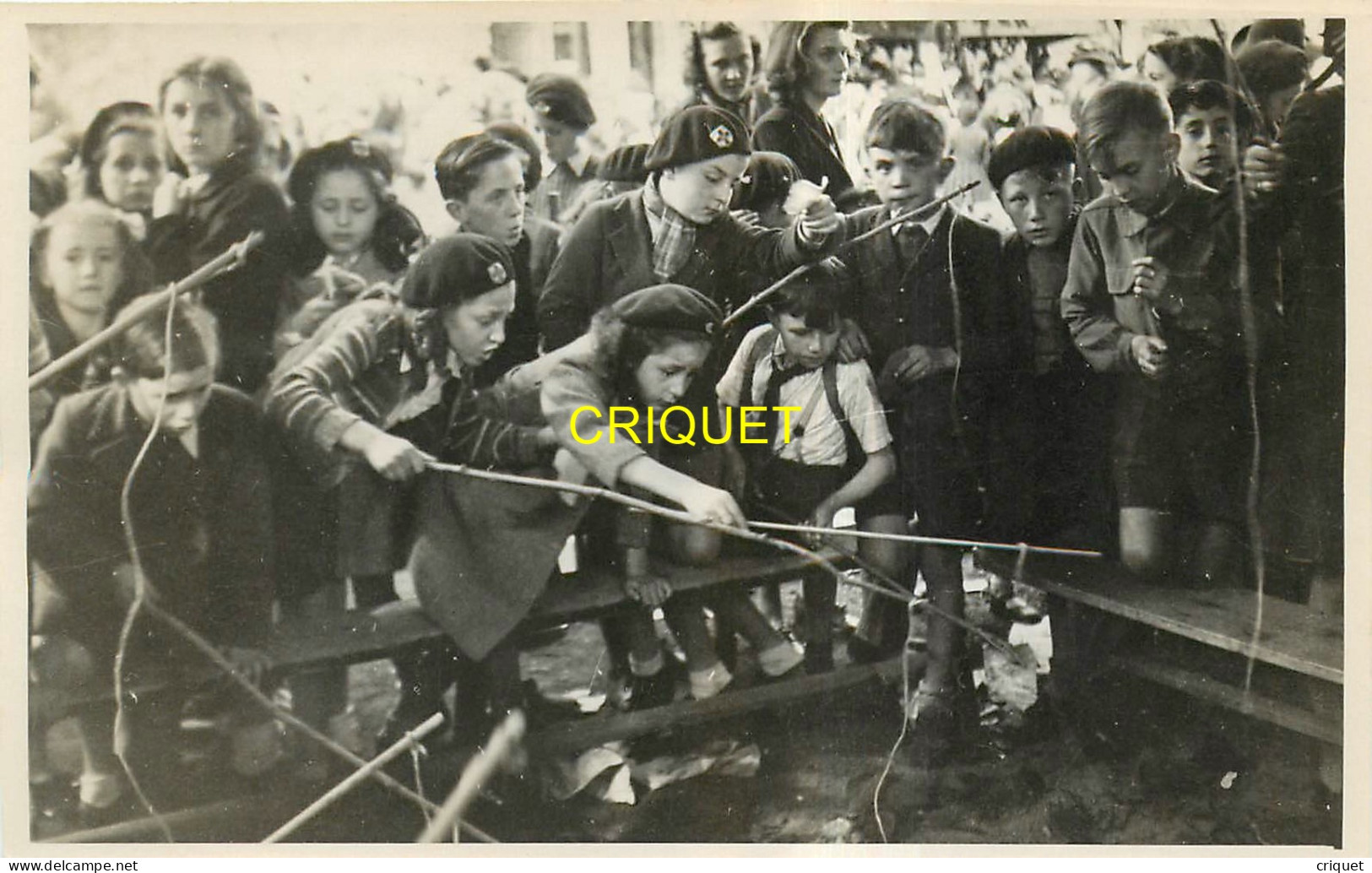 Scoutisme, Photo Format Cp, Scouts Et Pêche à La Ligne Dans Une Fête Foraine Ou Kermesse - Scoutismo