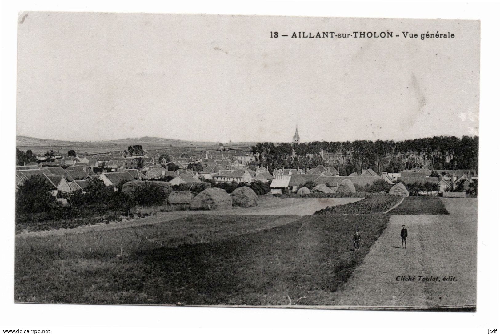 89 AILLANT SUR THOLON - Vue Générale N° 13 - Edit Toulot - L'Eglise Et Son Clocher - Meules De Paille - Animée - Aillant Sur Tholon