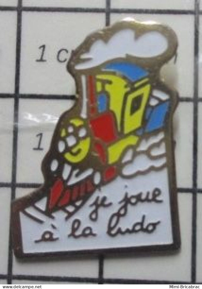 715B Pin's Pins / Beau Et Rare / JEUX / PETIT TRAIN EN BOIS JE JOUE A LA LUDO - Casinos