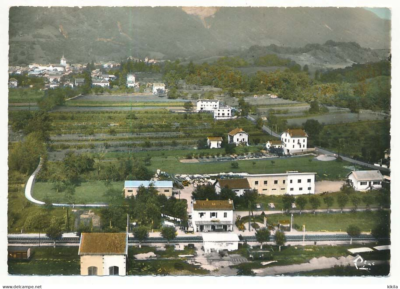 CPSM Dentelée 10.5 X 15 Savoie GRESY-sur-ISERE Vue Générale Aérienne. 1er Plan Le Quartier De La Gare - Gresy Sur Isere