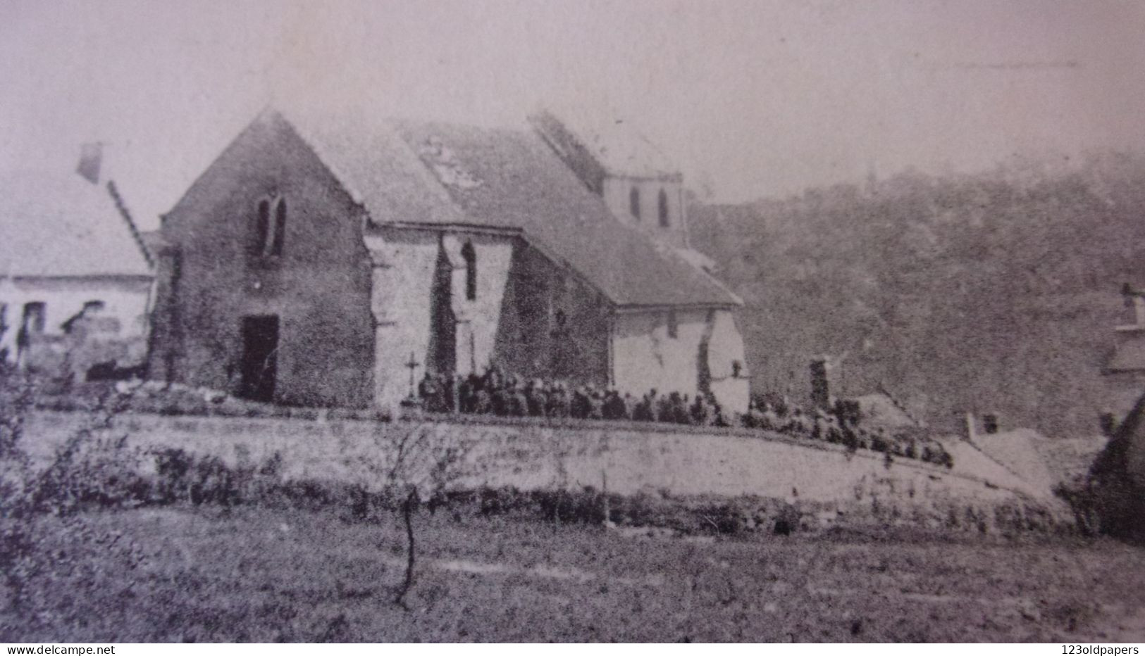 St-PIERRE-les-BITRY Le Dimanche, Sortie De La Messe. Eglise Très Fréquentée Par Les Bretons - Bretagne