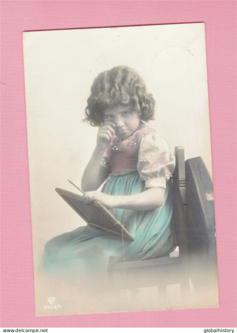 XB1219 JEUNE FILLE, ENFANT, GIRL FAMOUS MODELGRETE REINWALD LITTLE SISTER HANNI CRYING RPPC - Abbildungen