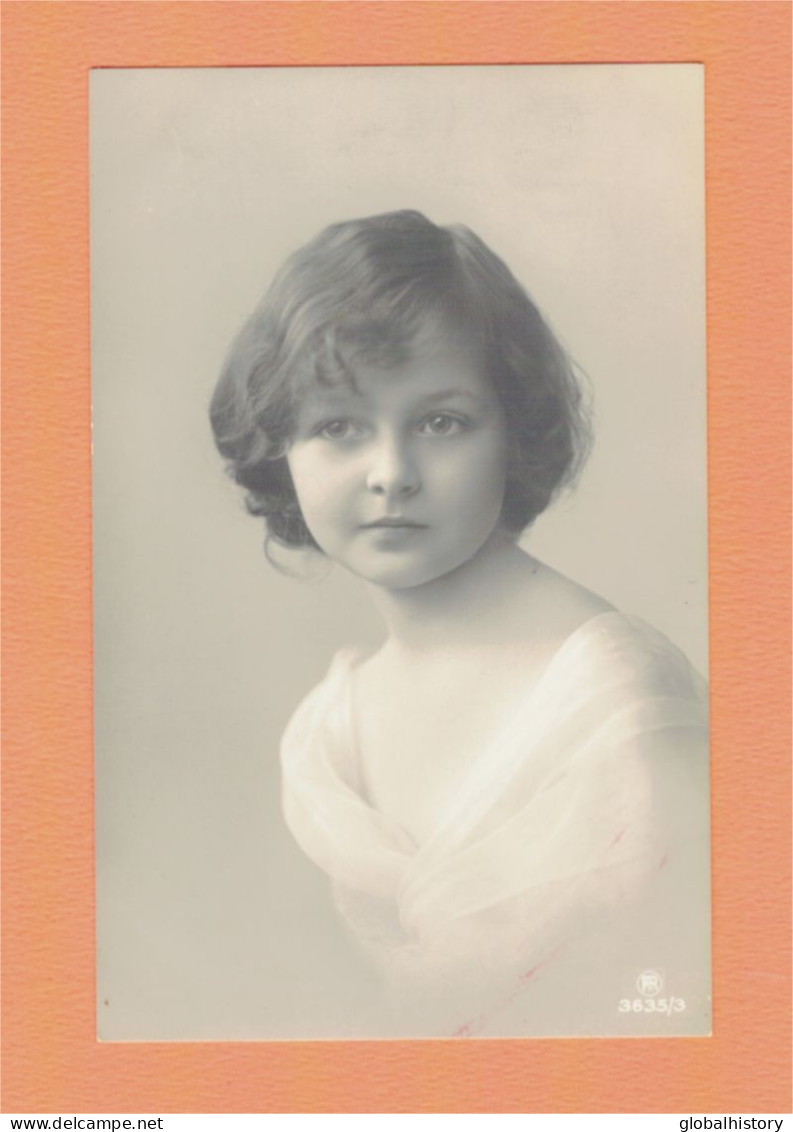 XB1221 JEUNE FILLE, ENFANT, GIRL FAMOUS CHILDMODEL 1920 ERA KATHERINE ASHTON IN LACE RPPC - Portraits