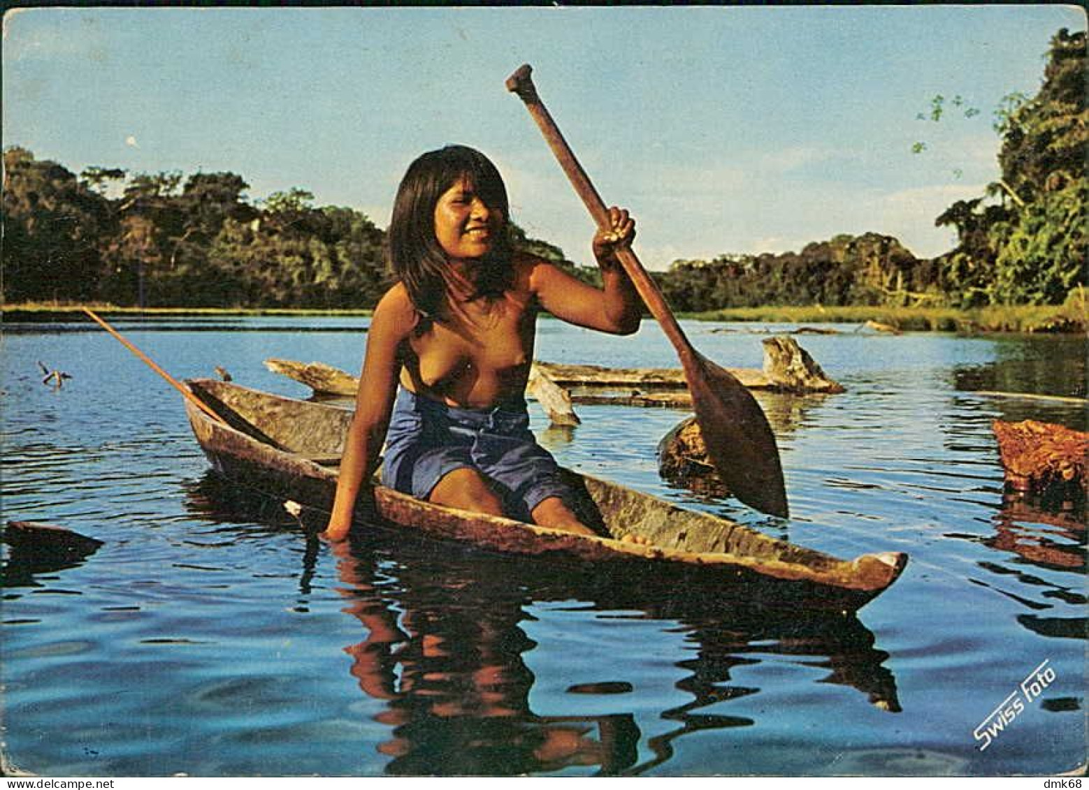 PERU - AMAZON JUNGLE - HALF NAKED / NUDE / NU JIBARO GIRL IN A CANOE - MAILED 1979 / RED POSTMARK (18045) - América