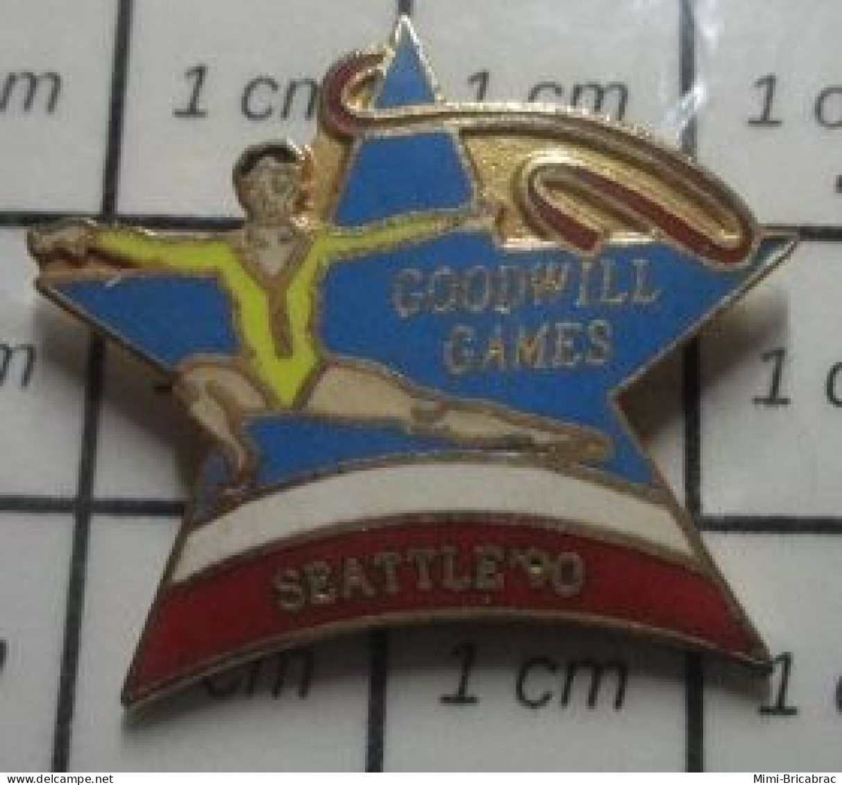 715B  Pin's Pins / Beau Et Rare / JEUX OLYMPIQUES / GOODWILL GAMES  SEATTLE 90 GYMNASTIQUE RUBAN - Olympic Games