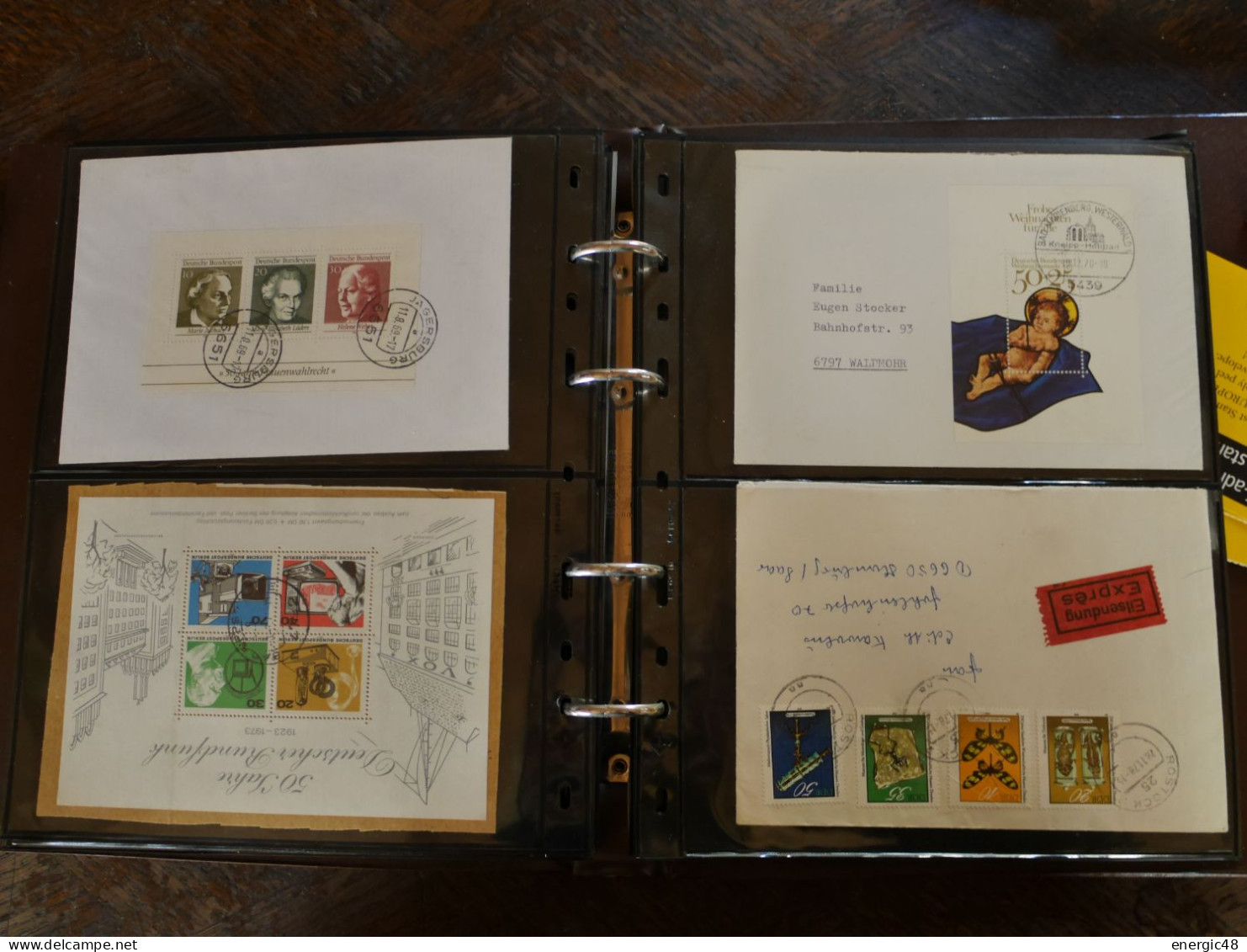 lot pochettes,et classeur  contenant ,,CP,documents,1ers jours ,signatures neufs,oblitérés,,prix dérisoire