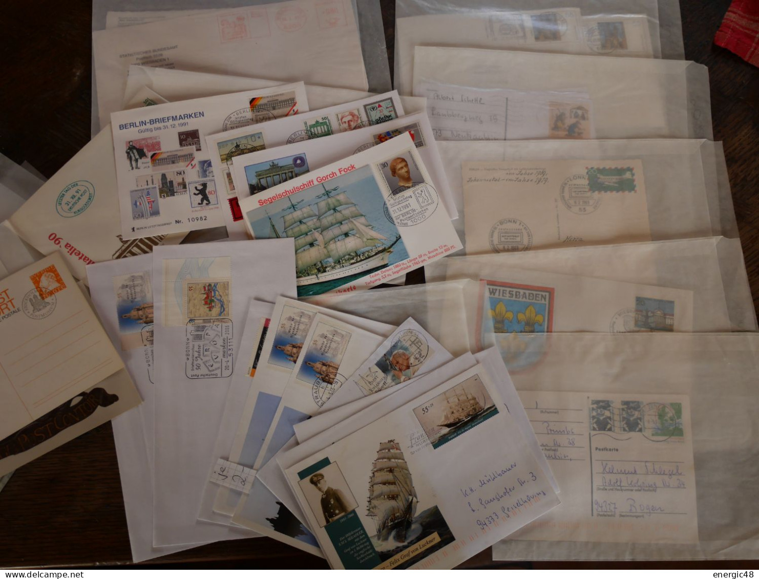 lot pochettes,et classeur  contenant ,,CP,documents,1ers jours ,signatures neufs,oblitérés,,prix dérisoire