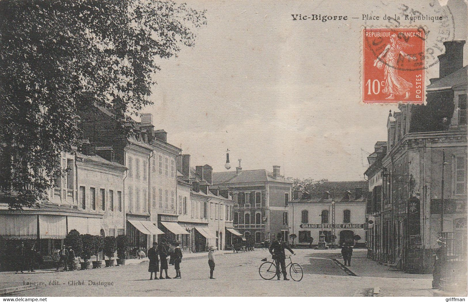 VIC SUR BIGORRE PLACE DE LA REPUBLIQUE 1912 TBE - Vic Sur Bigorre