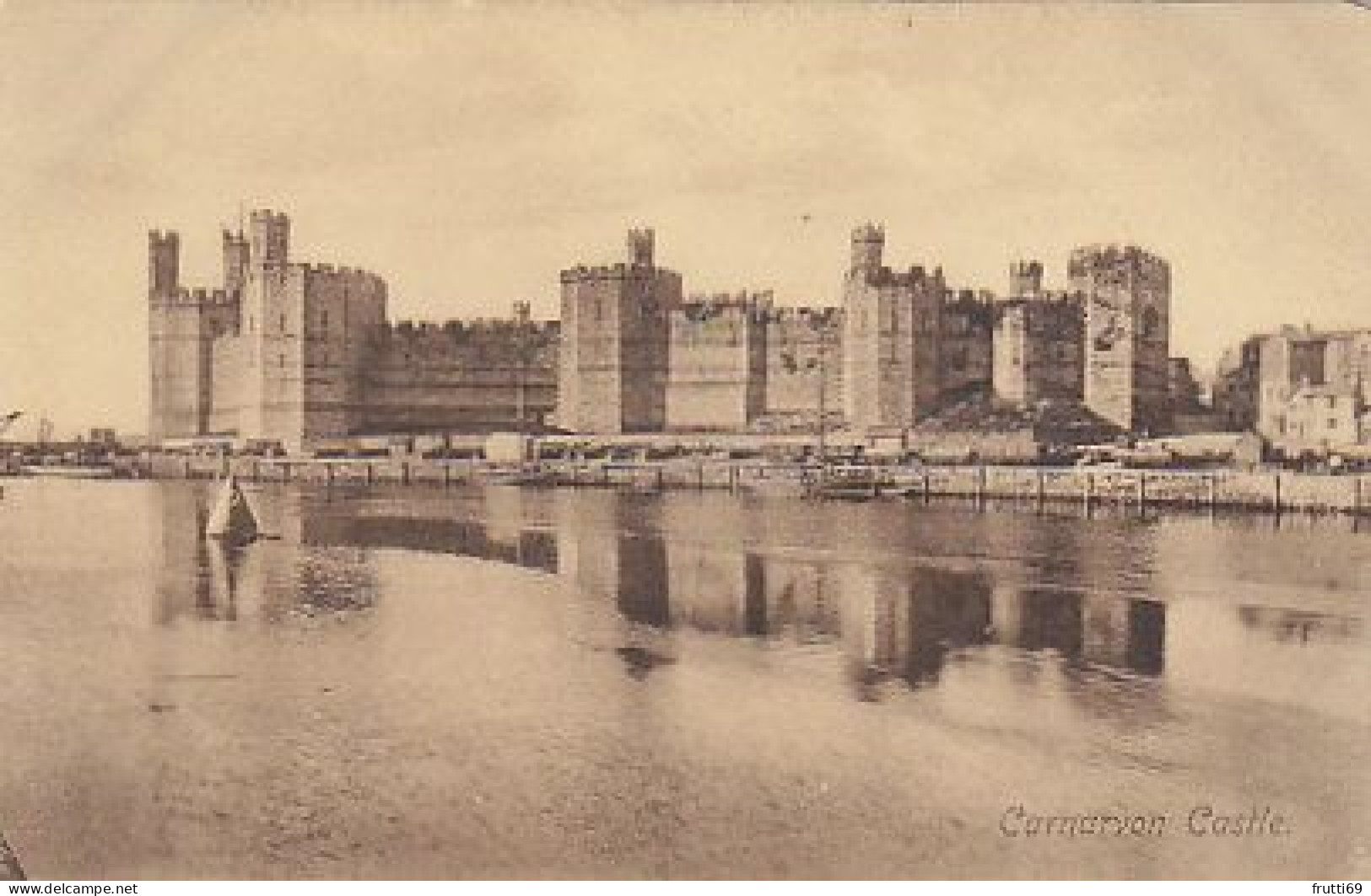 AK 206409 WALES - Carnavon Castle - Caernarvonshire