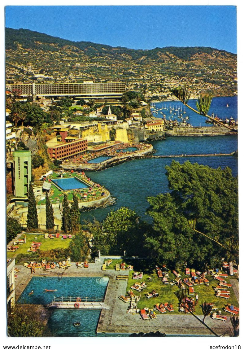Cpsm Funchal (Madeira) --> Varennes-Vauzelles (58) - 2 Timbres Portugal 1981 - Oblitérés