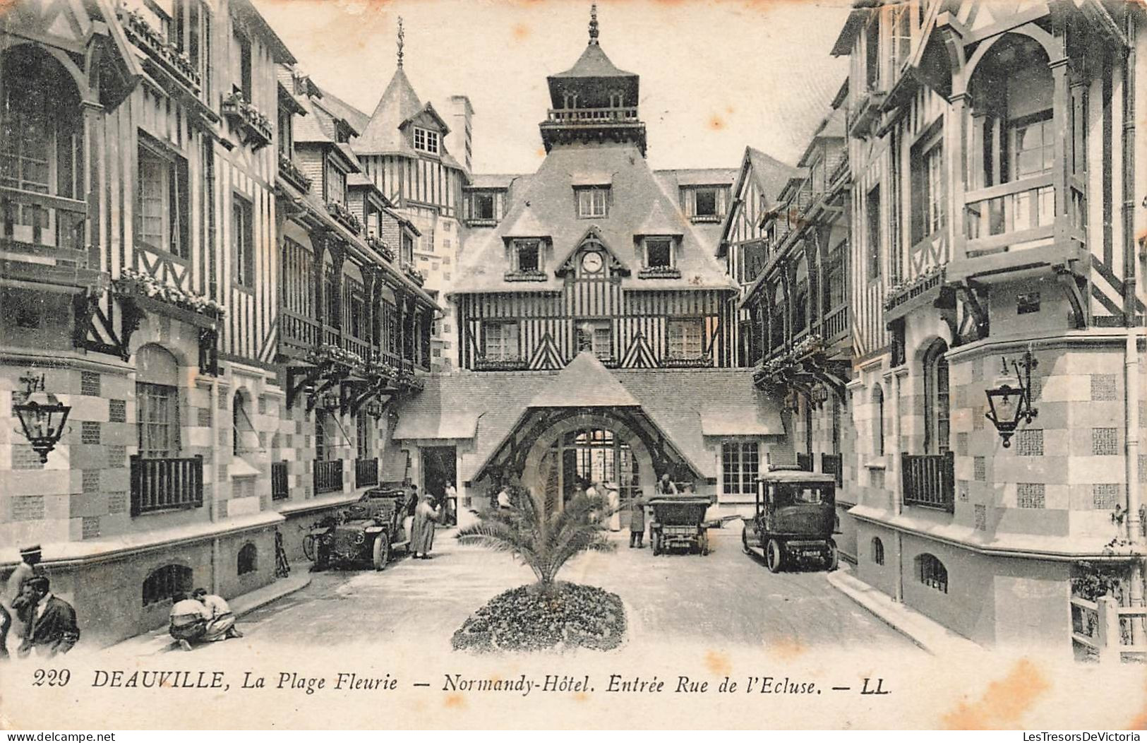 FRANCE - Deauville - Vue De La Plage Fleurie - Normandy Hôtel - Entrée Rue De L'Ecluse - Carte Postale Ancienne - Deauville