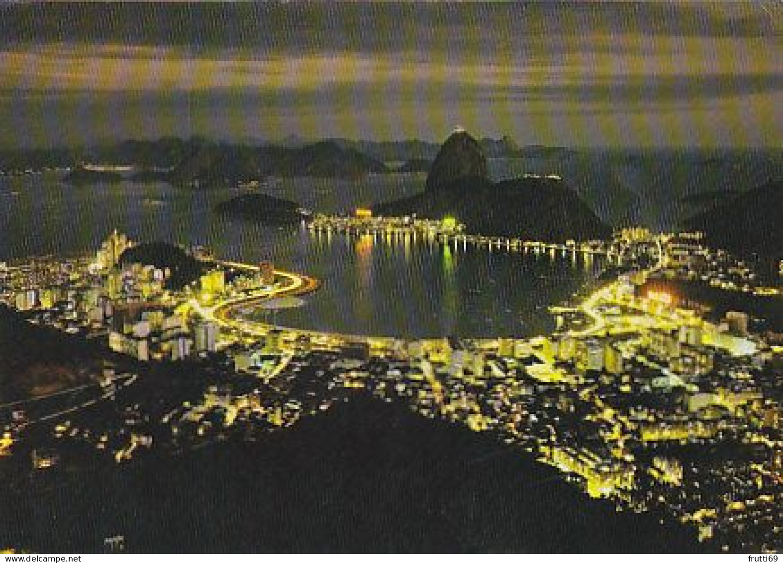AK 206471 BRAZIL - Rio De Janeiro - Botafogo Beach And Sugar Loaf - Rio De Janeiro