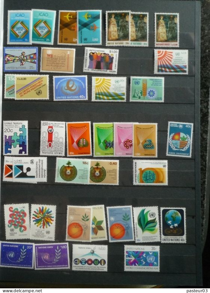 Nations Unies Collection nombre important de timbres et blocs et  plus 16 feuillets drapeaux
