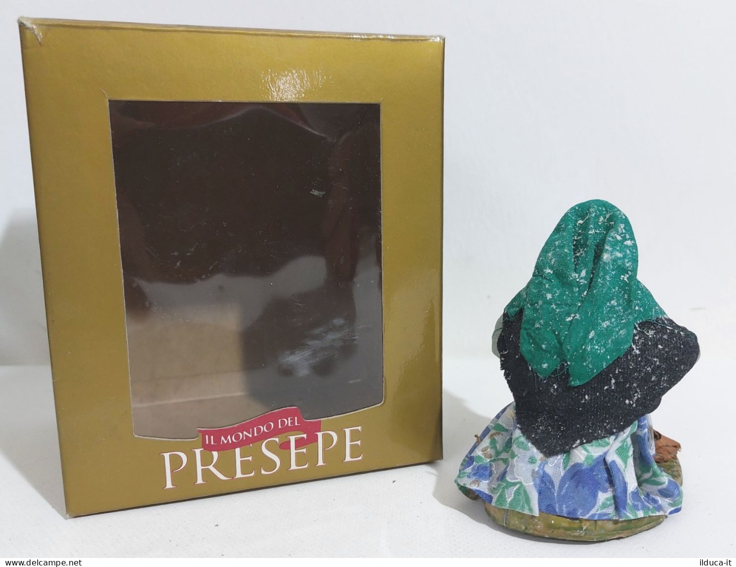 27411 Pastorello Mondo Del Presepe De Agostini - Donna Che Fa Bucato - H. 8 Cm - Kerstkribben