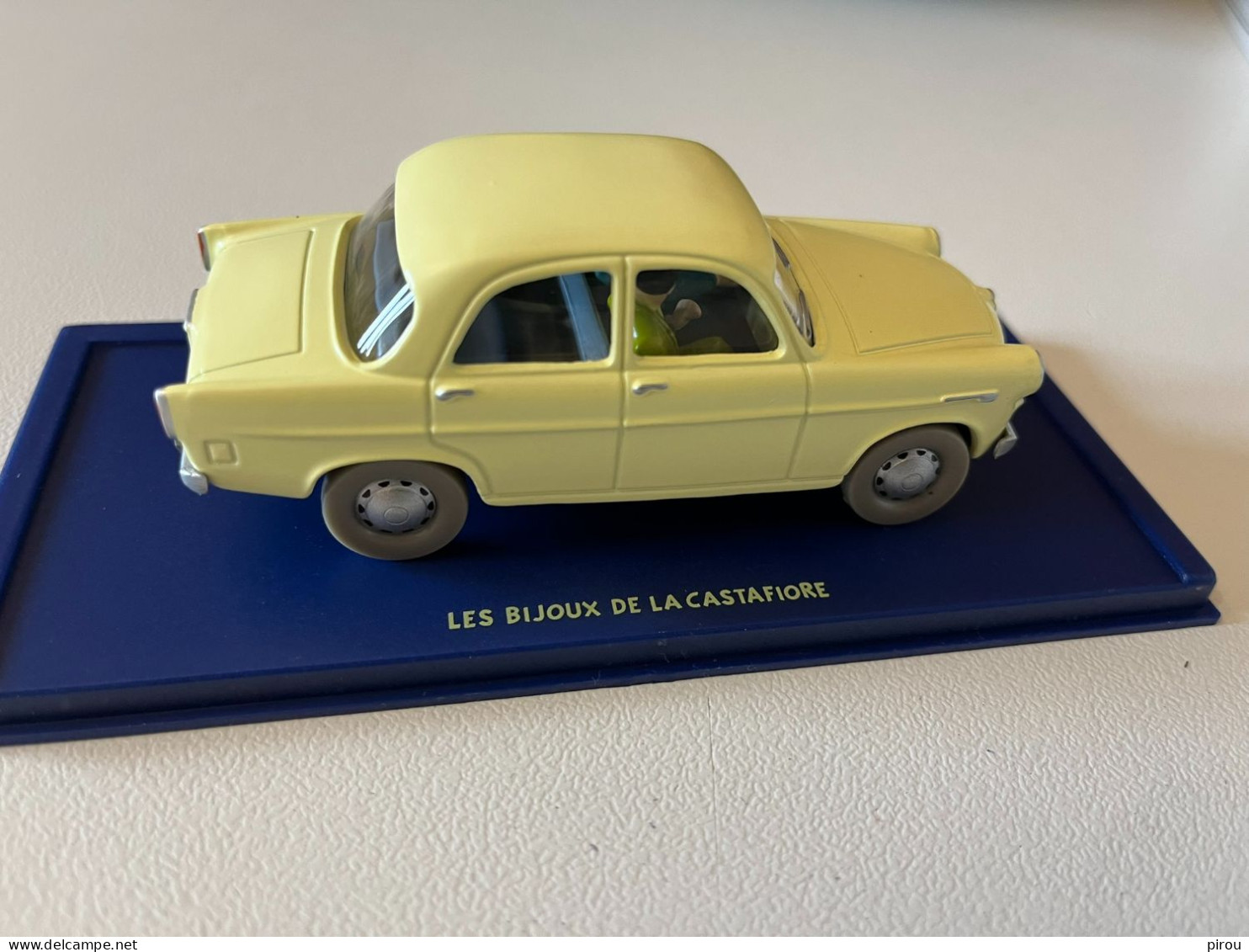 TINTIN LES BIJOUX DE LA CASTAFIORE : ALFA ROMEO GIULIETTA BERLINA 1960 - Altri & Non Classificati