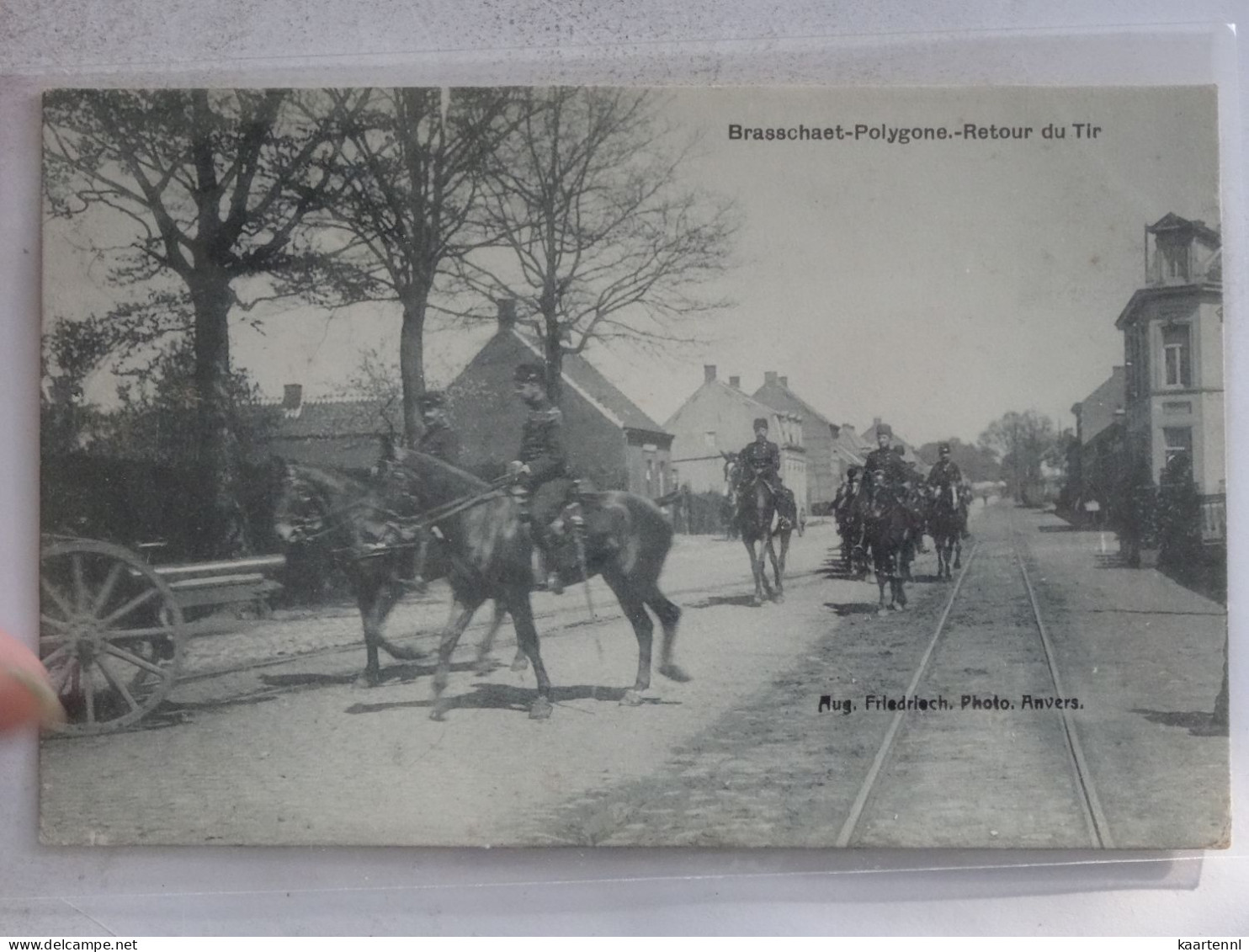 BRASSCHAAT    Militairen Te Paard In Het Straatbeeld     NO33 - Brasschaat