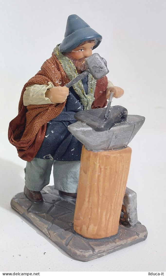 57610 Pastorello Mondo Del Presepe De Agostini - Fabbro - H. 12 Cm - Christmas Cribs