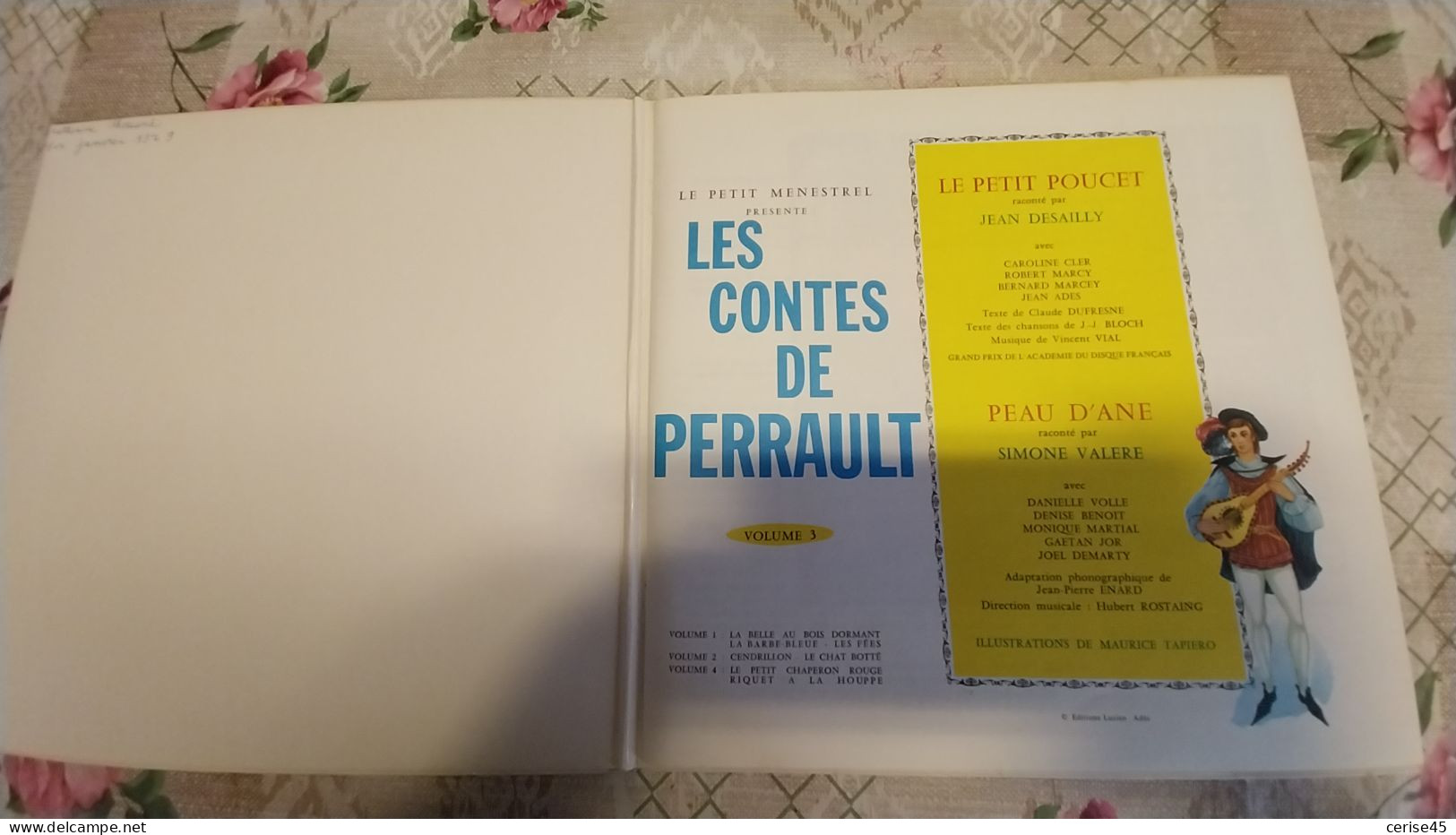 DISQUE 25 CM..livre Disque Le Petit Menestrel..le Petit Poucet ..peau D 'ane Volume 3 - Formats Spéciaux