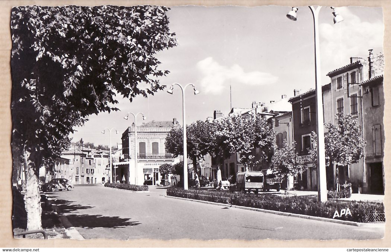 17719 / REALMONT Tarn Boulevard ARMENGAUD Grand Café Moderne PEUGEOT 203 Fourgonnette Photo 1950s APA-POUX 301 - Realmont