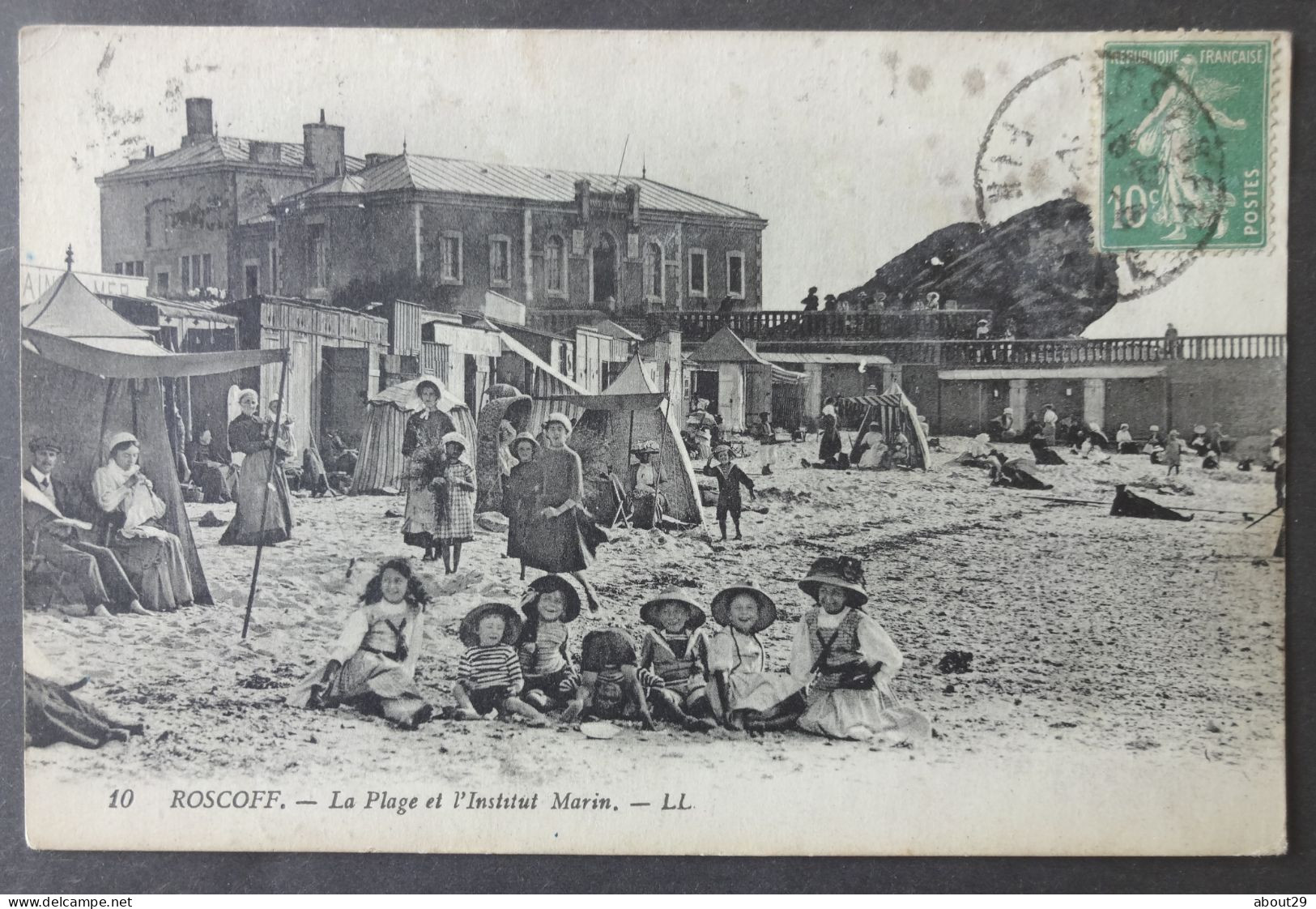 CPA 29 ROSCOFF - La Plage Et L'Institut Marin - LL 10 Gros Plan Enfants - Réf. F 117 - Roscoff