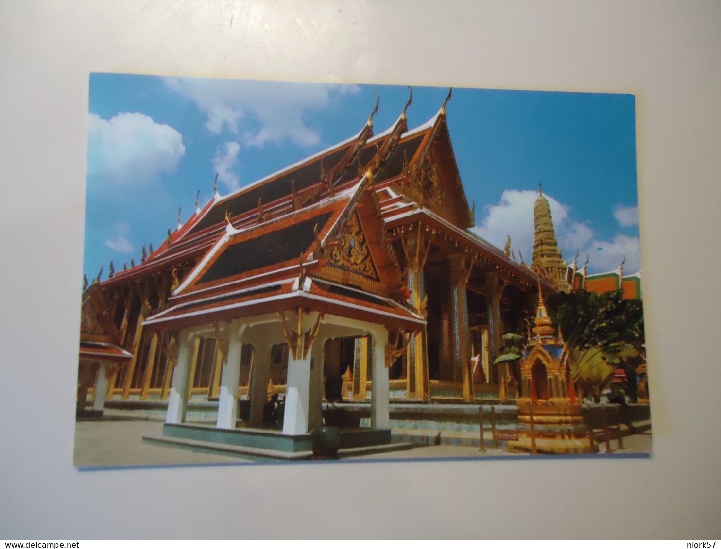 THAILAND POSTCARDS TEMPLE MONUMENT VAT PHRA KEO   WITH STAMPS 2 KINGS - Tailandia