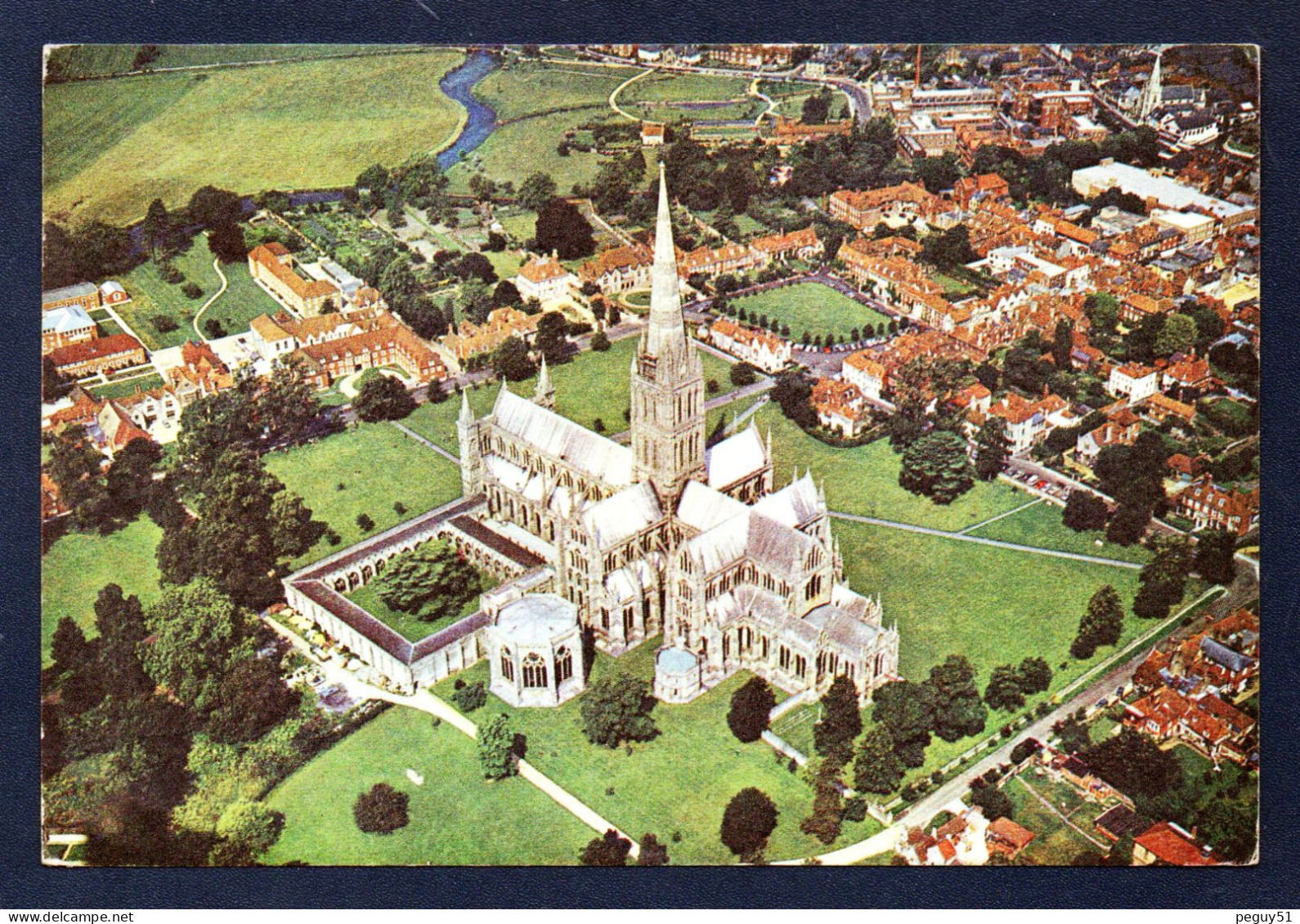Royaume-Uni. Wiltshire. Salisbury. Vue Aérienne De La Cathédrale ( Richard Poore / 1220-1265). 1968 - Salisbury