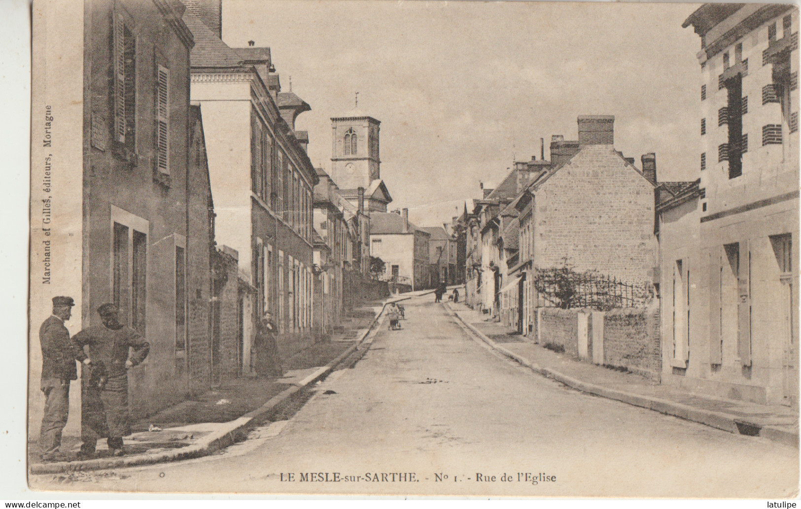 Le Mesle Sur Sarthe  61  La Rue De L'Eglise Bien Animée - Le Mêle-sur-Sarthe