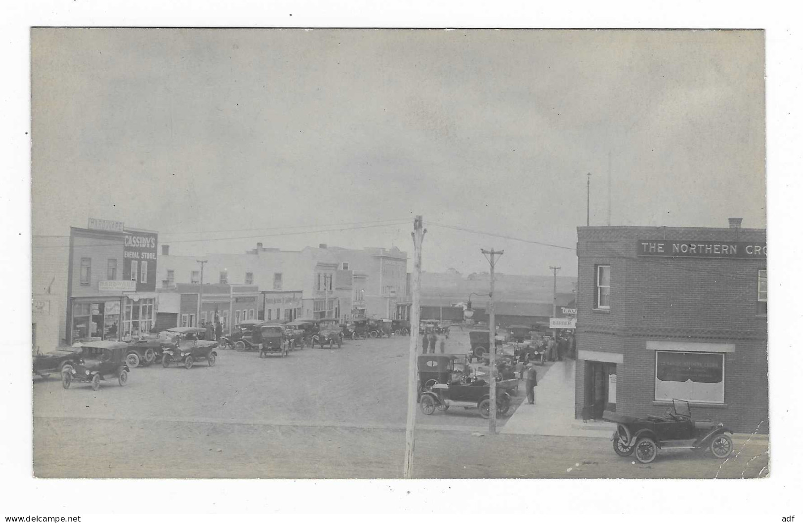 N°1 RARE CPA CARTE PHOTO VUE DE PONTEIX, ANCIENNES AUTOS VOITURES AUTOMOBILES TACOTS, CASSIDY'S GENERAL STORE, CANADA - Autres & Non Classés