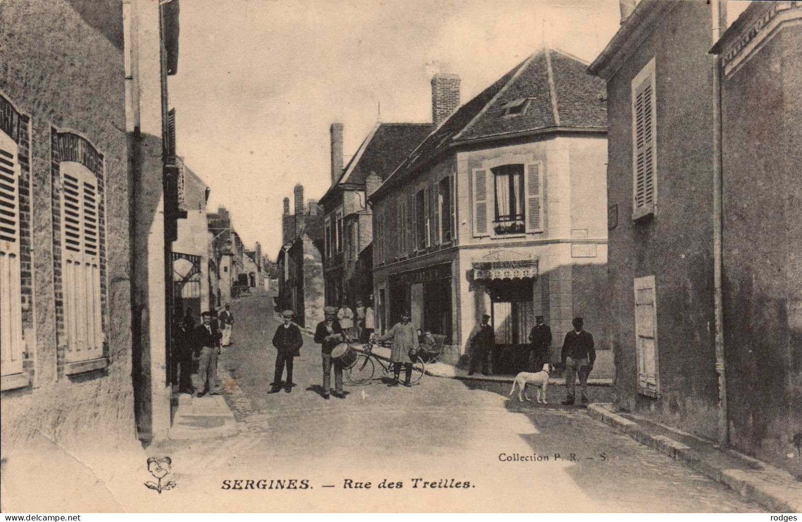 89 , Cpa  SERGINES , Rue Des Treilles   (13599) - Sergines