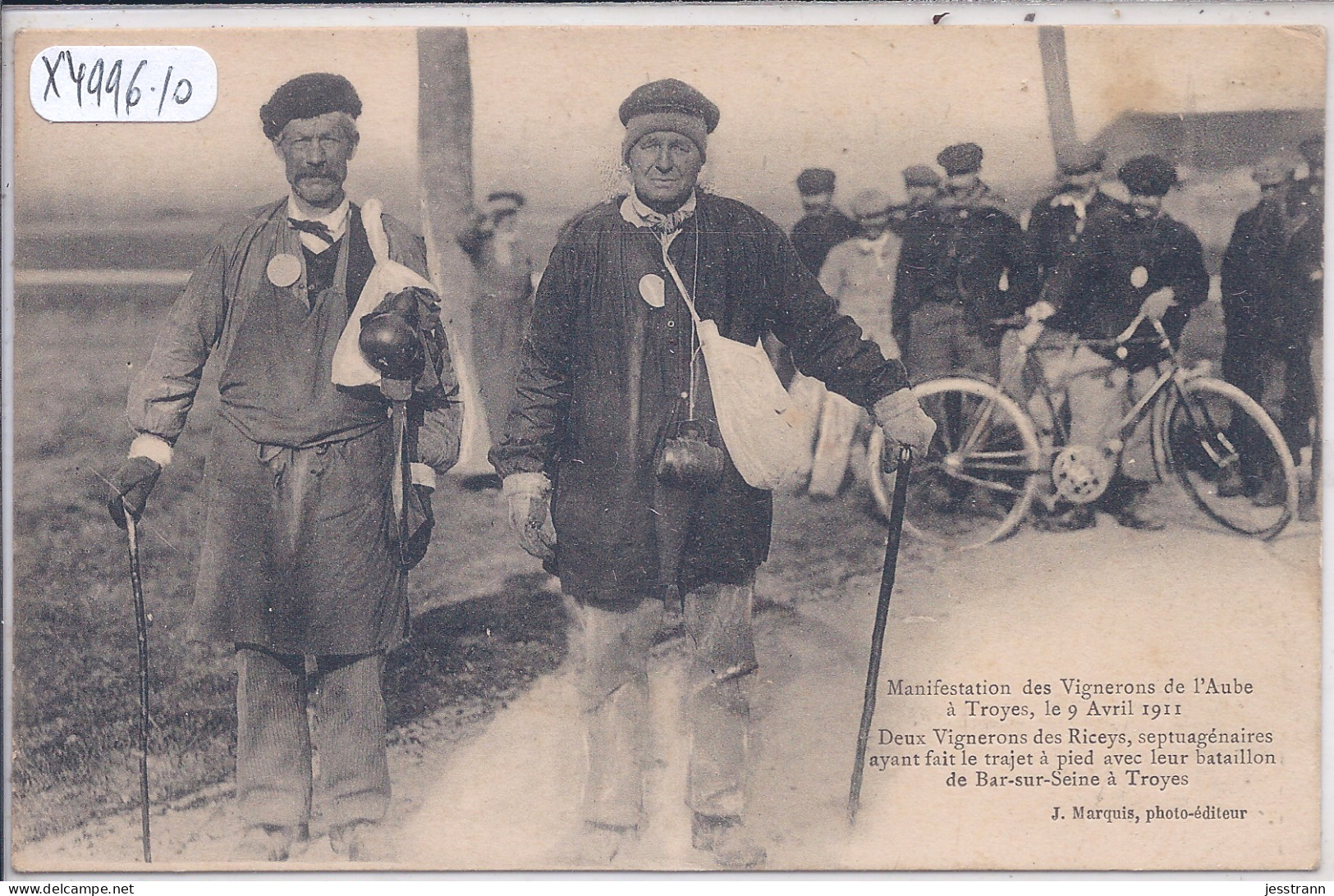 LES RICEYS- DEUX VIGNERONS RICETONS- SEPTUAGENAIRES- AVEC LEUR BATAILLON DE FER- MARCHE DE BAR-SUR-SEINE A TROYES - Les Riceys