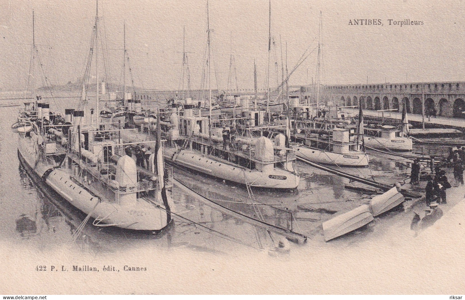 ANTIBES(BATEAU DE GUERRE) - Antibes - Les Remparts