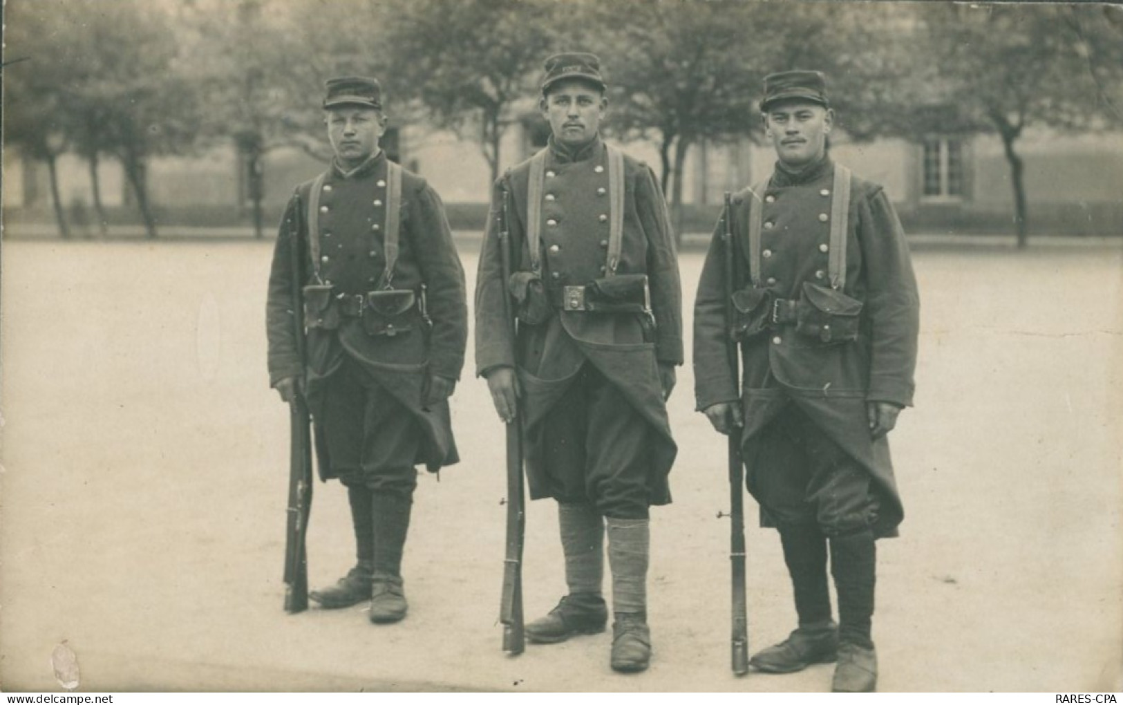 50 CHERBOURG - CPA Photo De 3 Soldats ( Signature GASTON LECAUD )  -  TTB - Cherbourg